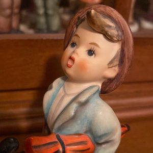 💙TM3 ‘Happy Traveler’ Hummel Goebel #79